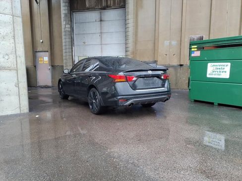 Used 2022 Nissan Altima 2.5 SR w/ Midnight Edition Package image 7