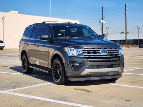 Used 2021 Ford Expedition XLT image 3