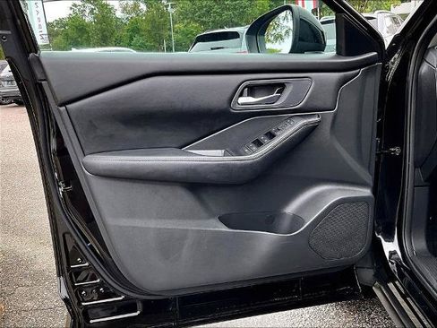 Certified 2026 Nissan Rogue SV AWD/4WD image 9