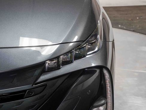 Used 2022 Toyota Prius Prime Limited FWD image 7