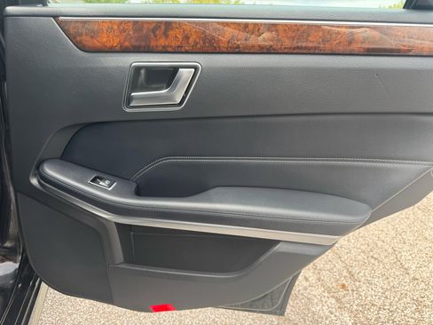 Used 2014 Mercedes-Benz E 350 4dr Sdn E 350 Luxury 4MATIC image 21