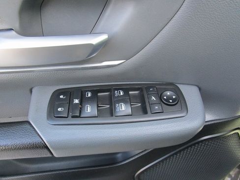 Used 2021 RAM 1500 Big Horn image 24