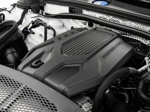 New 2025 Porsche Macan image 30