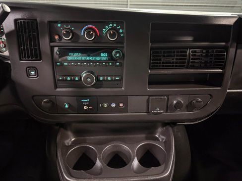 Used 2017 GMC Savana 3500 LS image 26