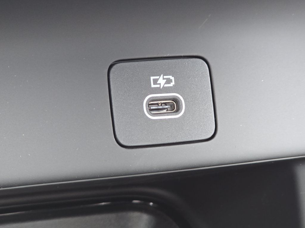 New 2025 Land Rover Discovery Sport Dynamic SE AWD/4WD image 8