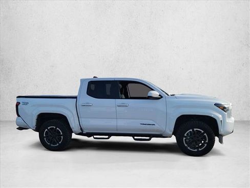 Used 2025 Toyota Tacoma TRD Sport AWD/4WD image 4