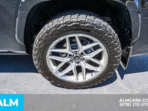 Used 2025 Toyota Sequoia Platinum AWD/4WD image 17