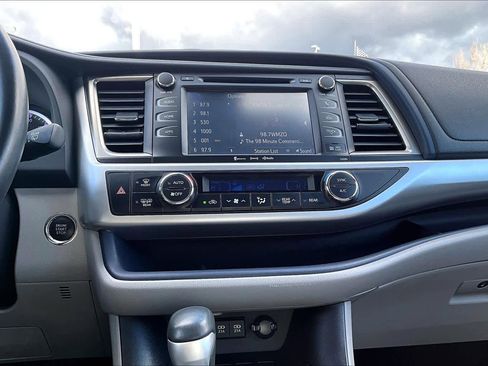Used 2019 Toyota Highlander XLE image 35