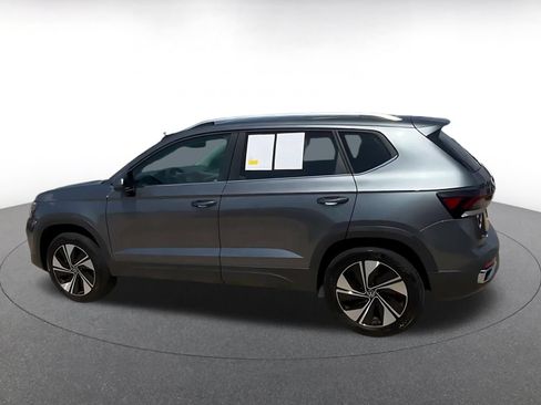 Used 2026 Volkswagen Taos SE AWD/4WD image 9