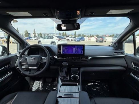 Certified 2026 Toyota Sienna XLE Woodland Edition AWD/4WD image 15