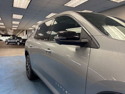 New 2026 Chevrolet Traverse LT w/ Sun and Wheel Package FWD image 4