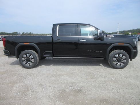 New 2026 GMC Sierra 2500 Denali w/ Denali Reserve Package image 3
