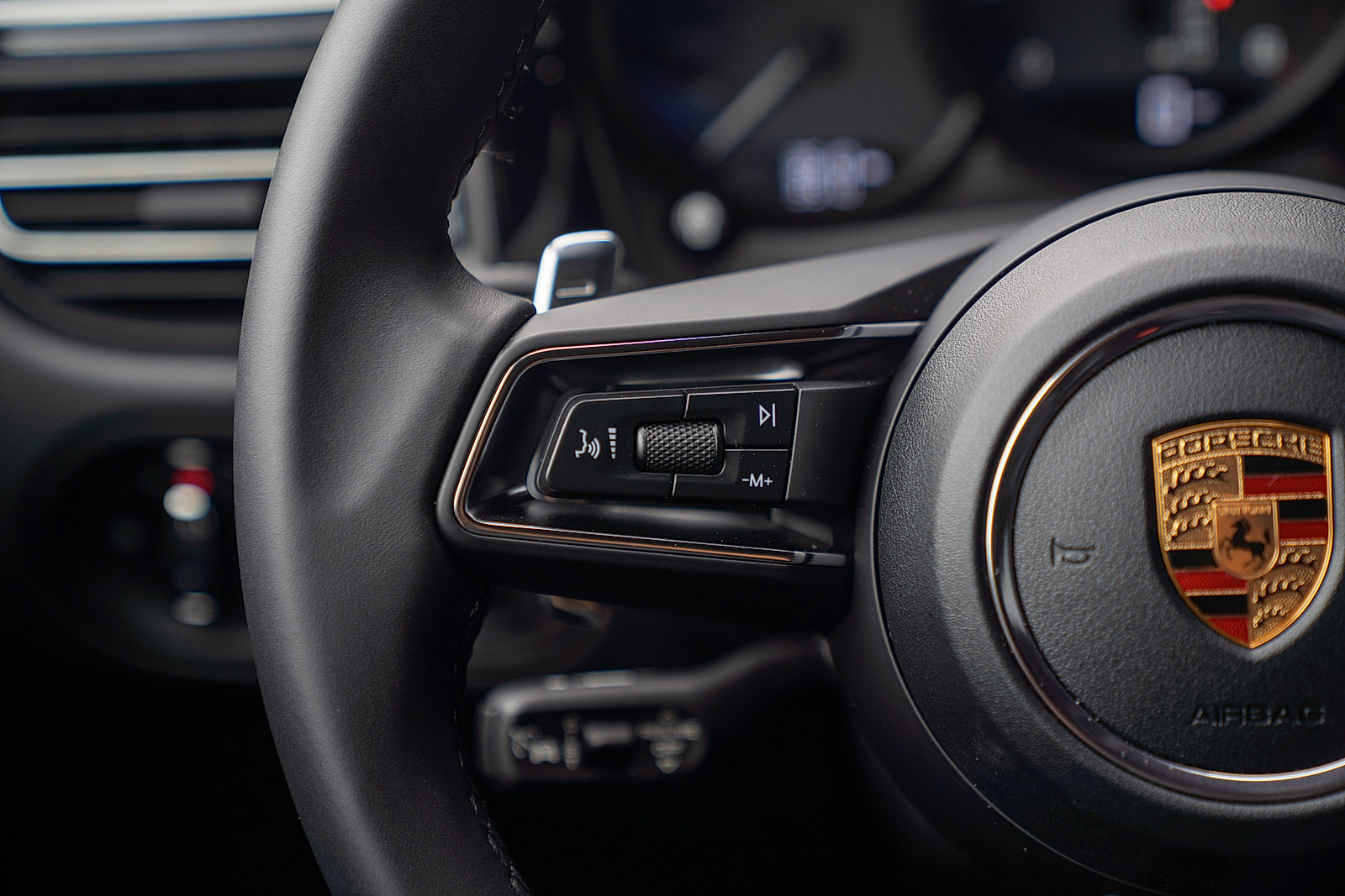 Used 2026 Porsche Macan AWD/4WD image 7