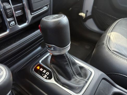 Used 2022 Jeep Wrangler Unlimited Sahara image 29