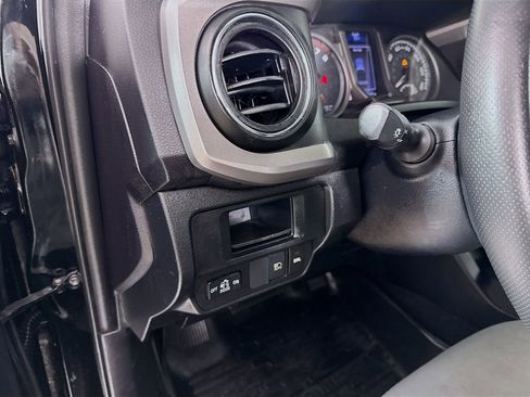 Used 2019 Toyota Tacoma SR5 RWD image 10