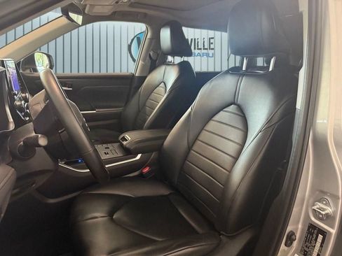 Used 2023 Toyota Highlander XLE AWD/4WD image 22