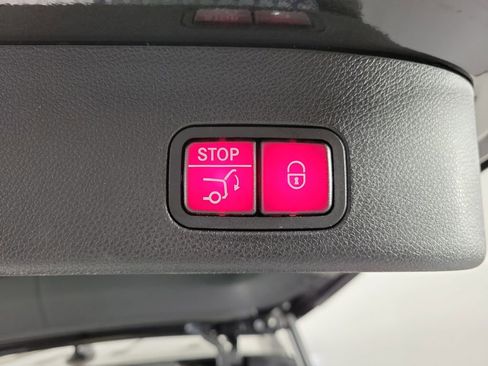 Used 2018 Mercedes-Benz GLS 550 4MATIC image 9