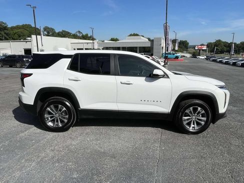 Used 2025 Chevrolet Equinox LT AWD/4WD image 2