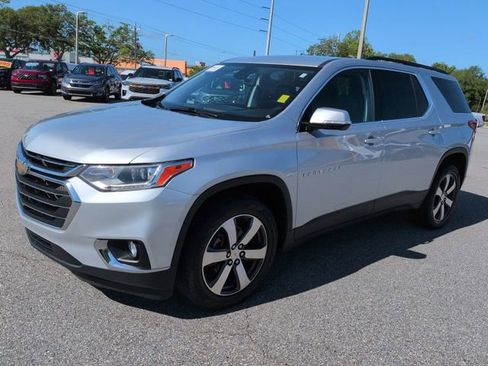 Used 2020 Chevrolet Traverse LT w/ LT Premium Package FWD image 8