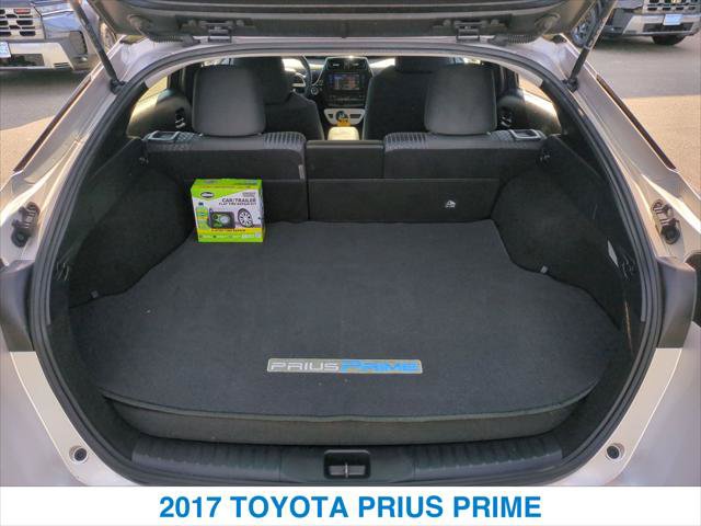 Used 2017 Toyota Prius Prime Plus w/ Preferred Accessory Package FWD image 24