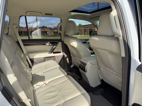 Used 2014 Lexus GX 460 image 49