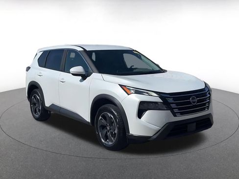 Used 2025 Nissan Rogue SV image 2