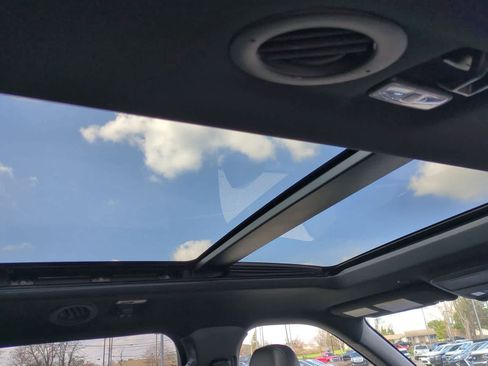 Used 2020 Ford Explorer XLT w/ Equipment Group 202A image 22