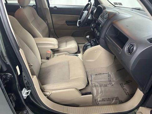 Used 2010 Jeep Patriot Latitude FWD image 11