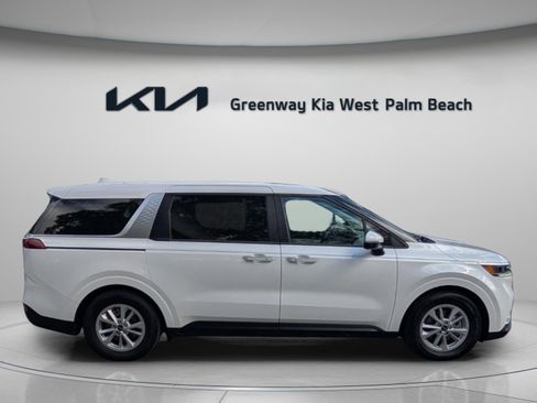 Certified 2024 Kia Carnival LX image 8