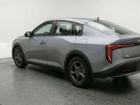 Used 2025 Kia K4 LXS FWD image 6