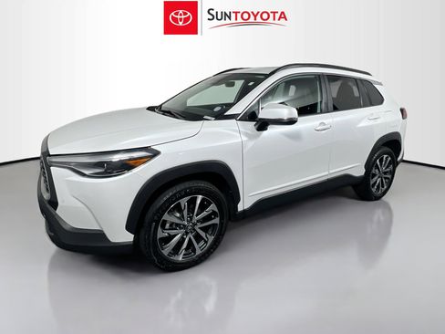 Used 2022 Toyota Corolla Cross XLE w/ Convenience Package AWD/4WD image 9