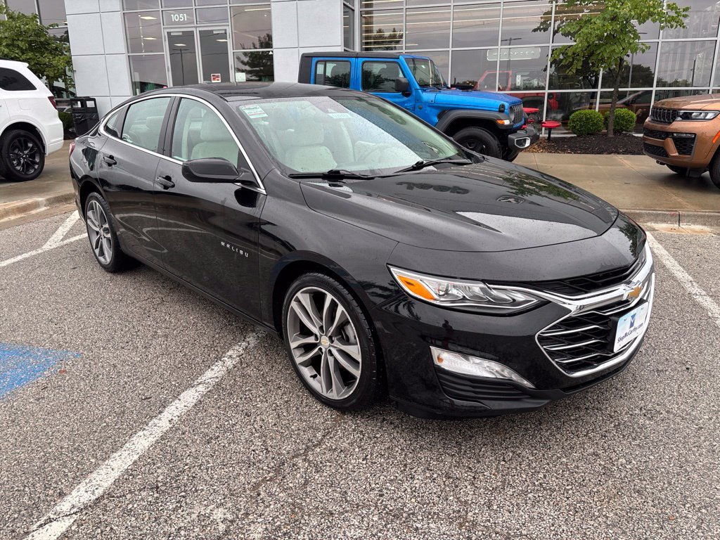 Used 2024 Chevrolet Malibu LT FWD image 2
