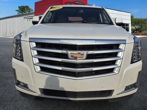 Used 2016 Cadillac Escalade Luxury image 8