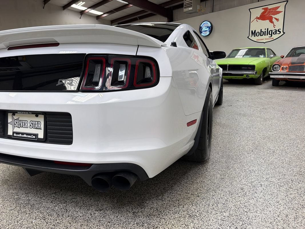 Used 2014 Ford Mustang GT RWD image 16
