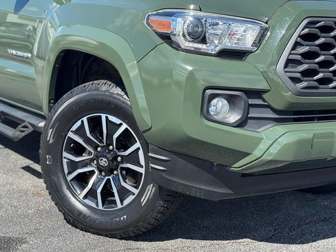 Used 2022 Toyota Tacoma TRD Sport w/ Technology Package RWD image 3