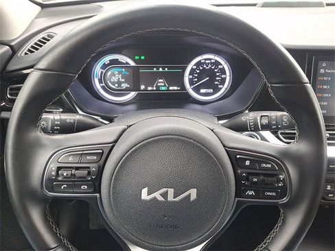 Certified 2022 Kia Niro LXS image 19