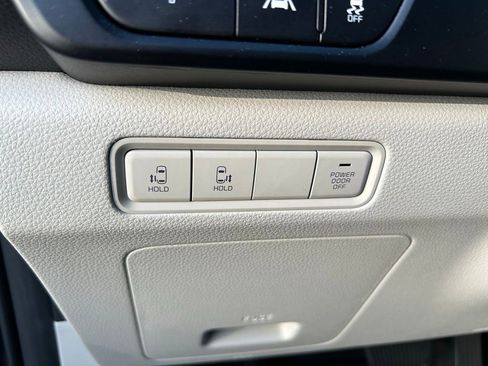 Used 2024 Kia Carnival LX FWD image 20