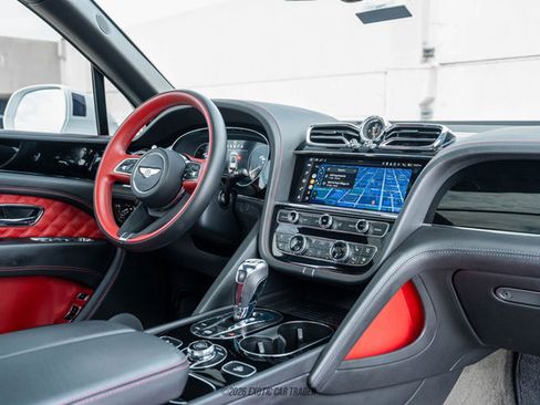 Used 2022 Bentley Bentayga image 41