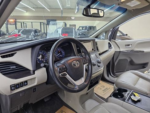 Used 2015 Toyota Sienna XLE w/ XLE Navigation Package FWD image 19