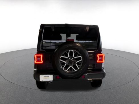 Used 2025 Jeep Wrangler Sahara image 11