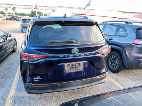 Used 2022 Toyota Sienna XLE w/ XLE Plus Package AWD/4WD image 10
