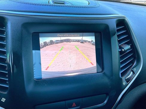 Used 2020 Jeep Cherokee Latitude image 13