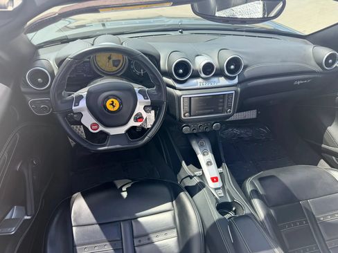 Used 2015 Ferrari California T RWD image 17