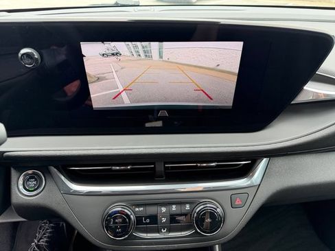 Used 2024 Buick Envista Preferred FWD image 27