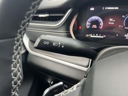 Certified 2023 Jeep Grand Cherokee Limited image 29