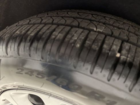 Used 2026 Chrysler Pacifica Limited FWD image 42