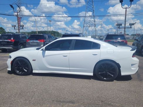 Used 2018 Dodge Charger R/T Scat Pack image 2
