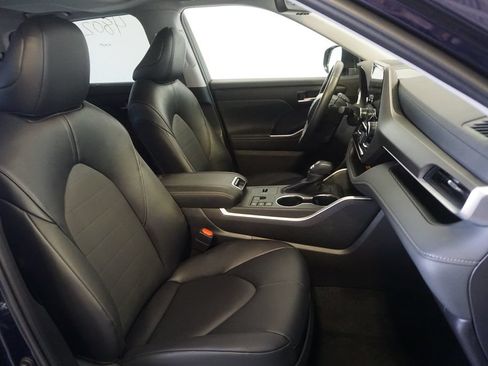 Used 2025 Toyota Highlander XLE FWD image 23