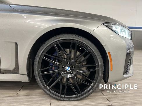 Used 2021 BMW M760i xDrive image 10