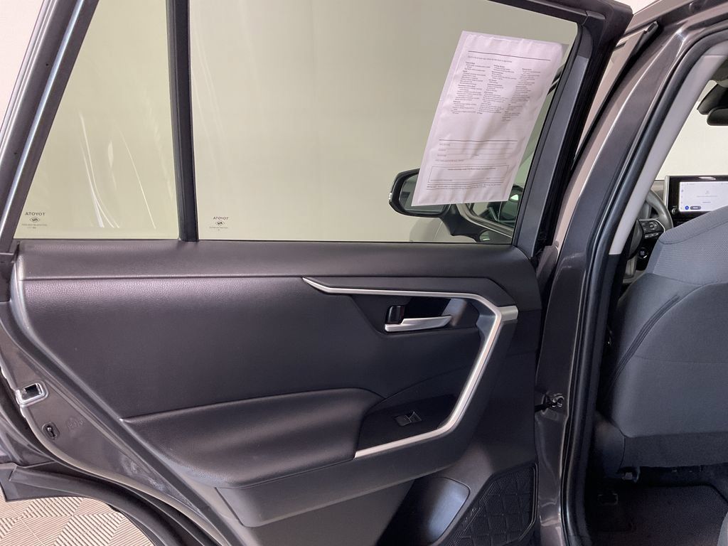 Used 2025 Toyota RAV4 XLE FWD image 20